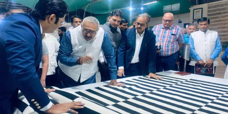 Giriraj Singh Reviews Textile, Footwear and Handicrafts Sectors During Agra Visit